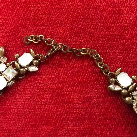 Elegant Gold and Silver Statement Necklace - Picture 4 of 9